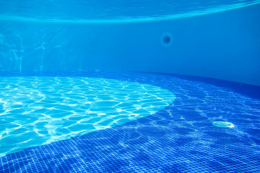 ¿Qué es la lámina armada y por qué es el material más utilizado en piscinas?