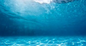 Cómo limpiar el agua de la piscina sin productos químicos