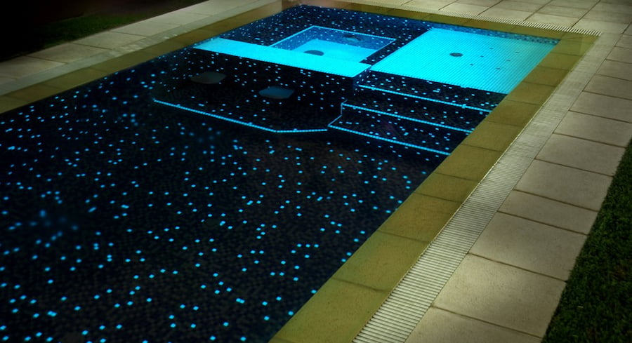 Gresite luminiscente, da luz a tu piscina