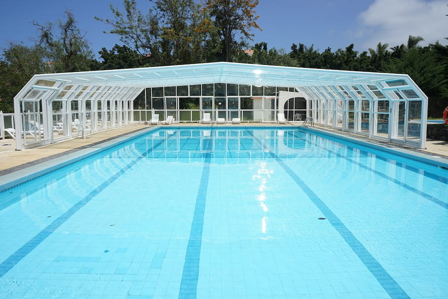 ¿Está su piscina protegida de la lluvia y las inclemencias?