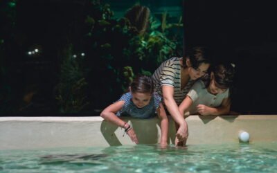 Terapia en la piscina para niños con daños cerebrales