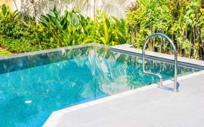 Consejos para integrar tu piscina en un entorno natural